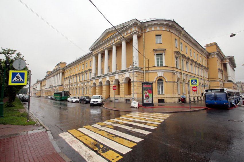 Стали известны подробности реконструкции казарм на Марсовом поле - «Свежие новости строительства»