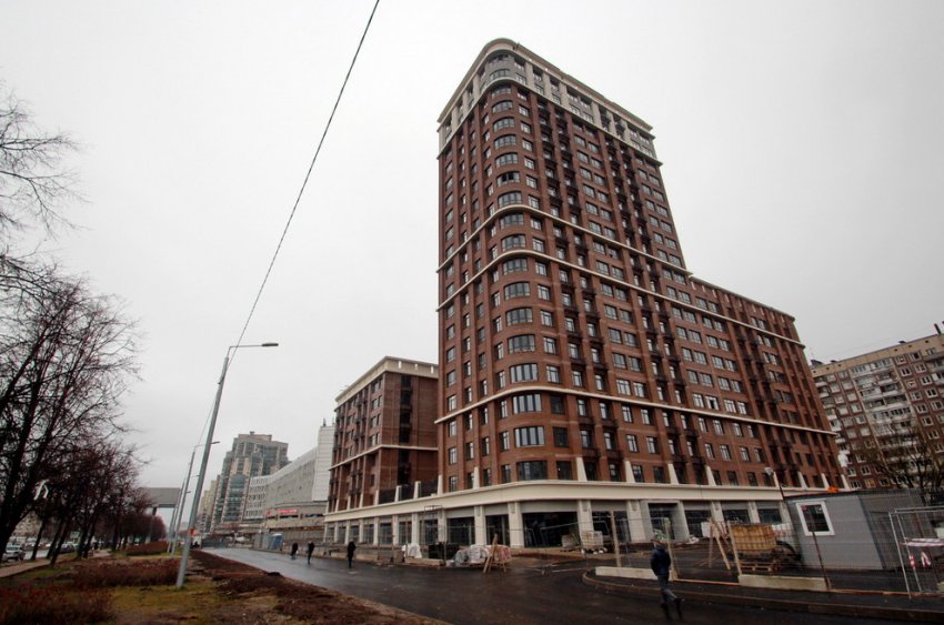На Гражданском проспекте построили краснокирпичную жилую высотку - «Свежие новости строительства»