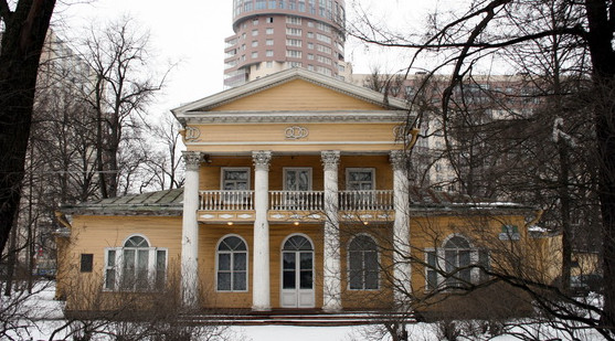 На Приморском проспекте реставрируют деревянную дачу Шишмарева - «Свежие новости строительства»