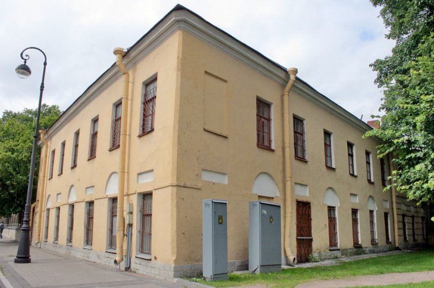 На Смольной набережной старинное здание заменили арбитражным судом - «Свежие новости строительства»