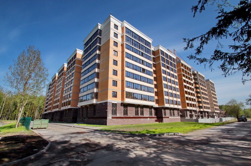 На Михайловской улице в Ломоносове построили половину жилого дома - «Свежие новости строительства»