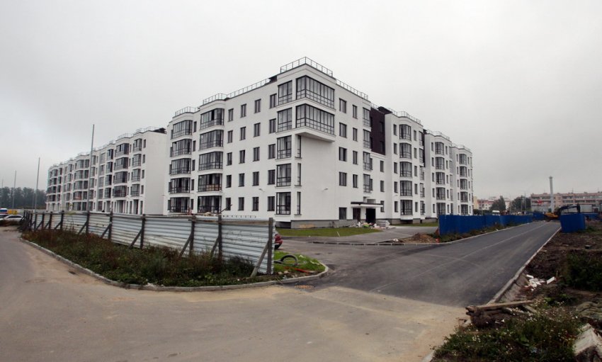 В Петергофе сдали девять жилых домов, при стройке которых упал кран - «Свежие новости строительства»