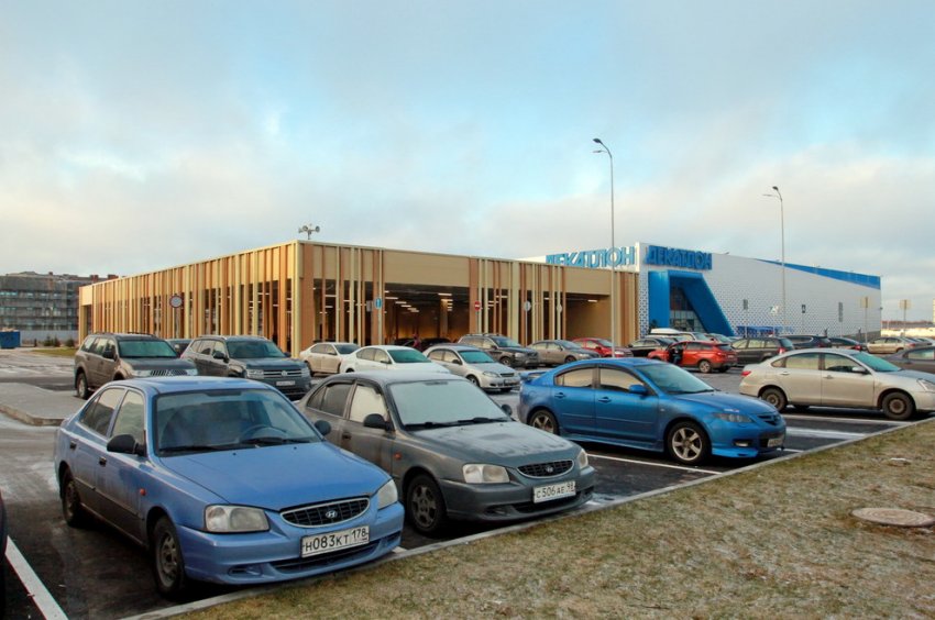 На берегу Матисова канала построили спортивный магазин «Декатлон» - «Свежие новости строительства»