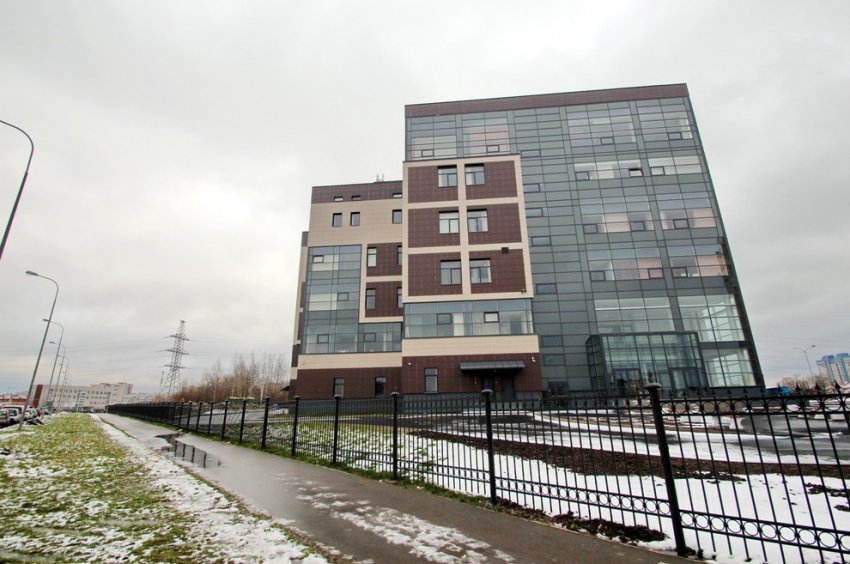 На Долгоозерной улице построили хаотистический медицинский НИИ - «Свежие новости строительства»