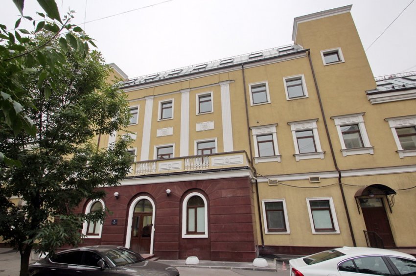 На дворовый флигель в переулке Гривцова в ходе реконструкции надели декор - «Свежие новости строительства»