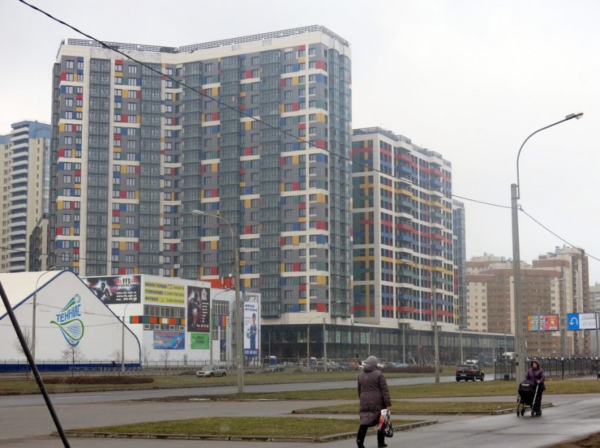 На улице Оптиков Legenda построила разноцветный «муравейник» - «Свежие новости строительства»