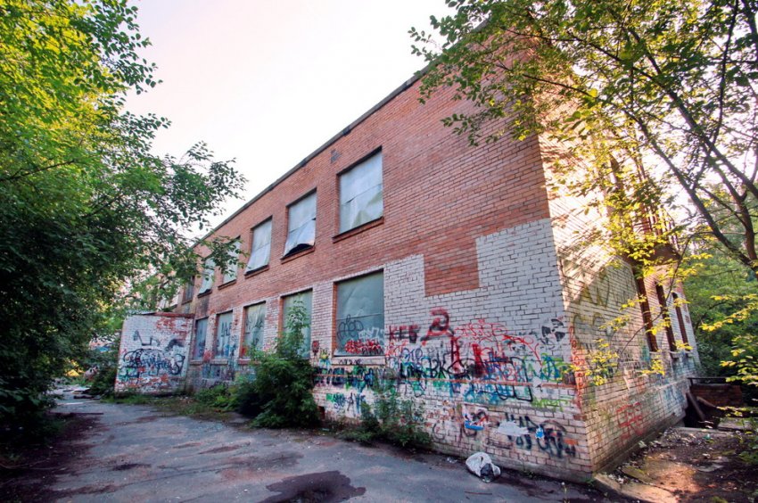 Заброшенный детсад во дворах на улице Добровольцев заменили новым - «Свежие новости строительства»