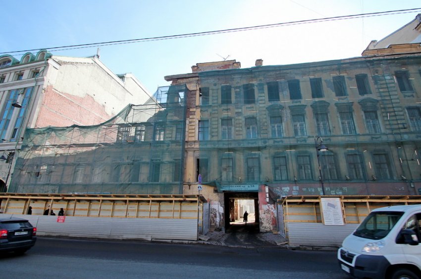 Дом Малоземовой на Лиговском сносят с открытой для прохода аркой - «Свежие новости строительства»