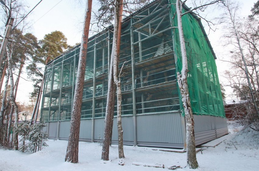 Три деревянные дачи в Сестрорецке будут стоять в саркофагах - «Свежие новости строительства»