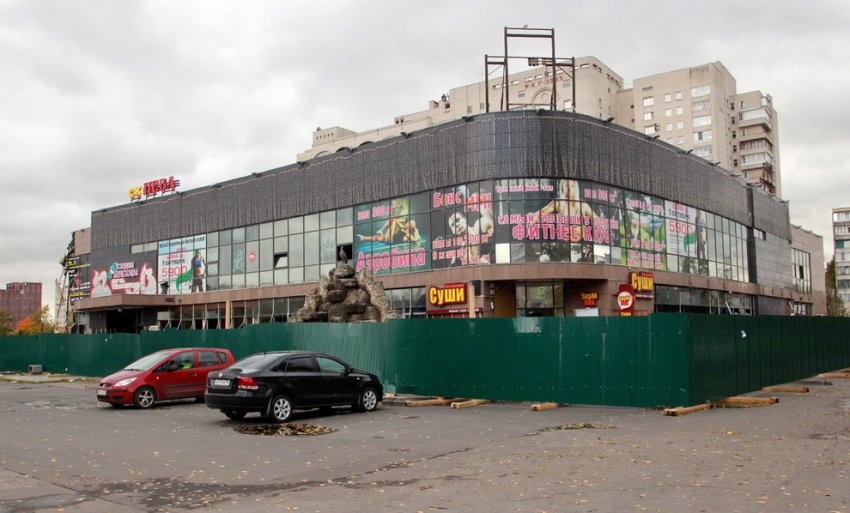 В Колпине сносят торговый центр на улице Веры Слуцкой - «Свежие новости строительства»