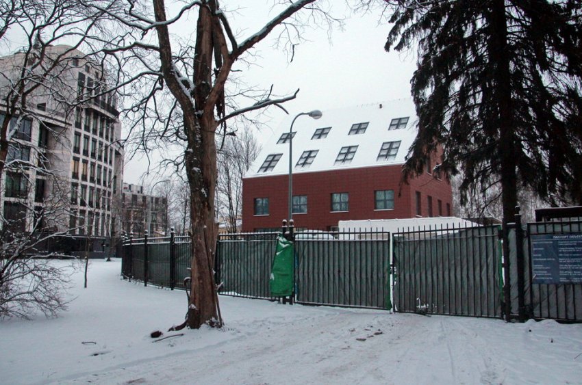 На набережной Мартынова построили здание со скатной кровлей - «Свежие новости строительства»