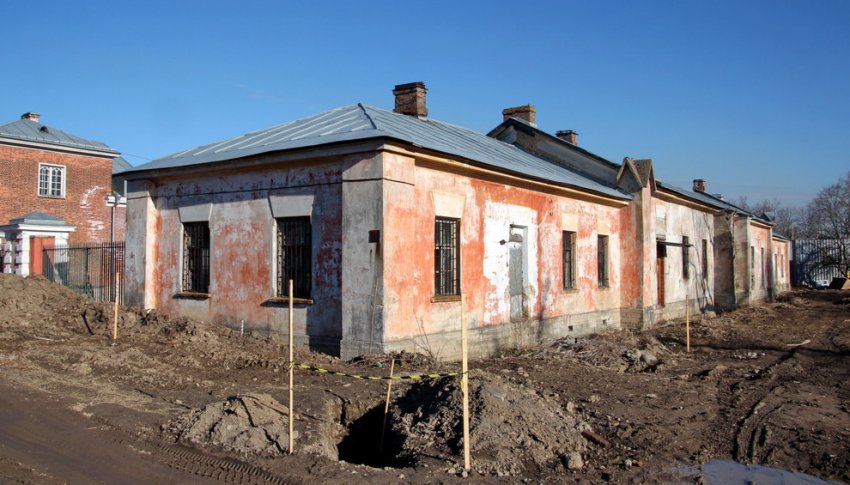 В Пушкине на Фермской дороге восстановили боковой флигель Фермы - «Свежие новости строительства»