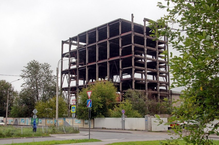 На Магнитогорской улице сносят недостроенное производственное здание - «Свежие новости строительства»