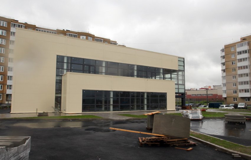 На Геологической в Красном Селе появился магазин в виде букв Г и П - «Свежие новости строительства»