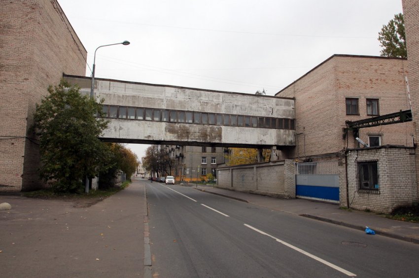 Над Лисичанской улицей разобрали пешеходный переход - «Свежие новости строительства»