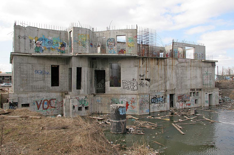 На Будапештской улице начали сносить недострой жилого дома - «Свежие новости строительства»