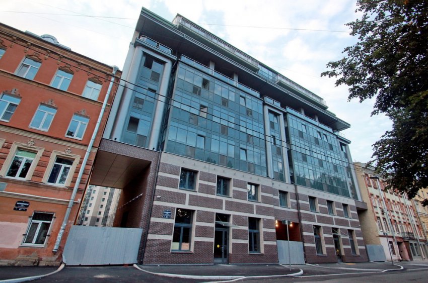 На Днепропетровской улице сдали жилой дом-торчок с видом на железку - «Свежие новости строительства»