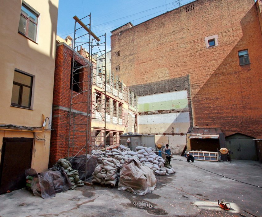 Во дворах на 3-й Советской реконструируют дворовый флигель - «Свежие новости строительства»