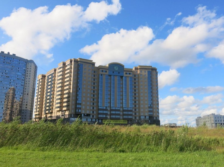 Черную дыру в «Доме с курантами» на Мебельной улице заделали часами - «Свежие новости строительства»