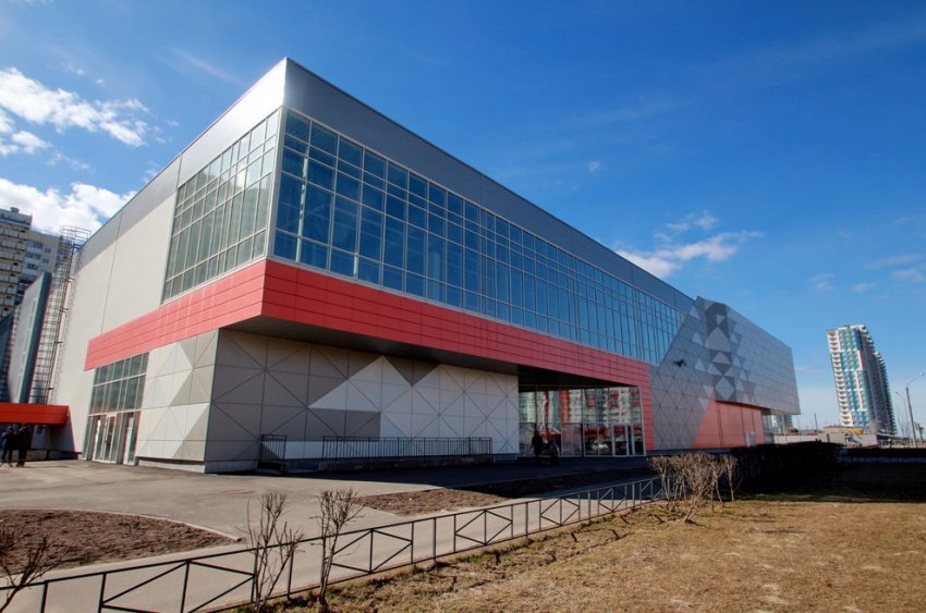 На углу проспектов Ленинского и Героев достроили ТРК - «Свежие новости строительства»