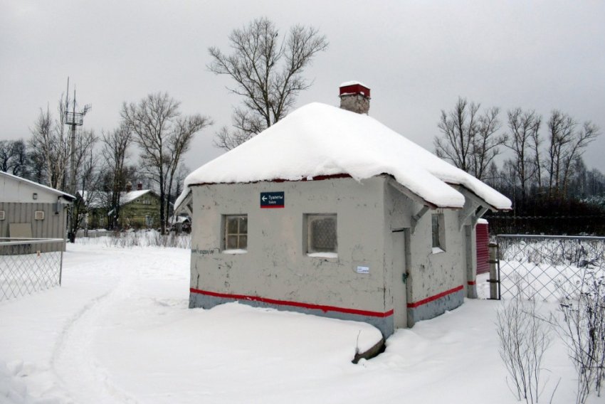 Очевидцы заметили, что в Левашове снесли дореволюционный туалет - «Свежие новости строительства»