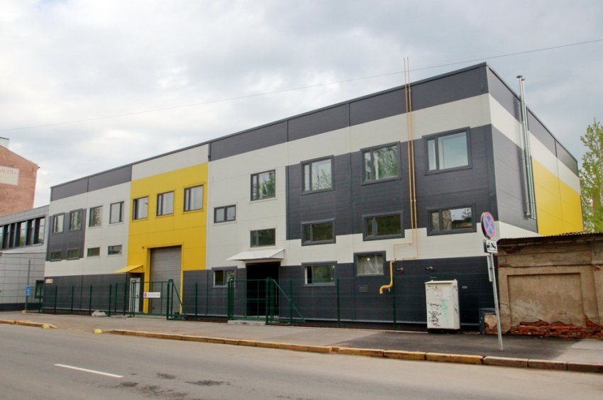 На улице Ватутина здание-забор заменили бизнес-центром - «Свежие новости строительства»