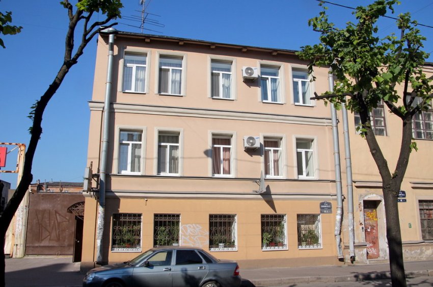 На 17-й линии Васильевского восстанавливают поврежденную кровлю - «Свежие новости строительства»