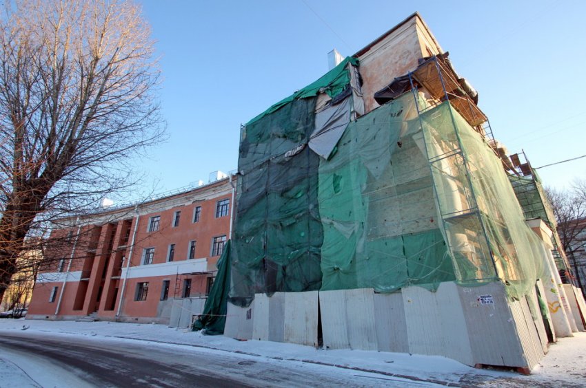 Частная фирма ведет капитальный ремонт дома на площади Культуры - «Свежие новости строительства»