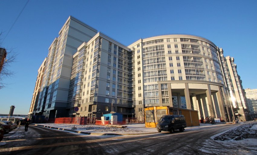 На улице Красуцкого достроили жилой дом с водонапорной башней во дворе - «Свежие новости строительства»