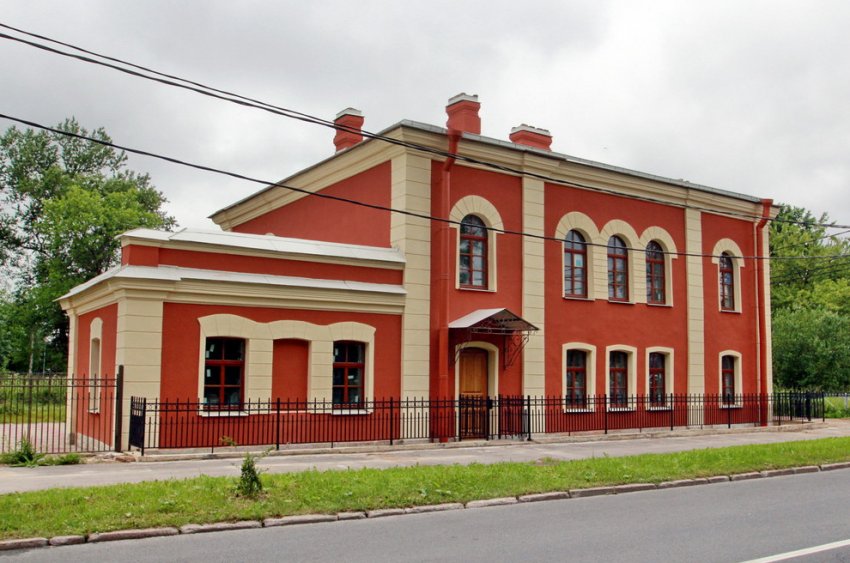 В Петергофе отремонтировали школу Демина на Прудовой улице - «Свежие новости строительства»