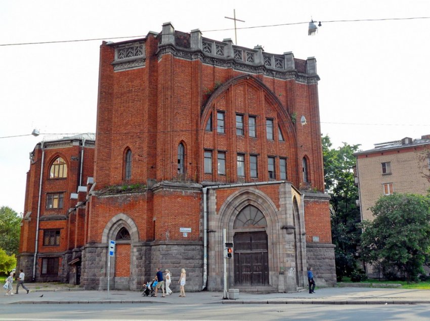 Костелу на улице Бабушкина восстанавливают готическую кровлю - «Свежие новости строительства»