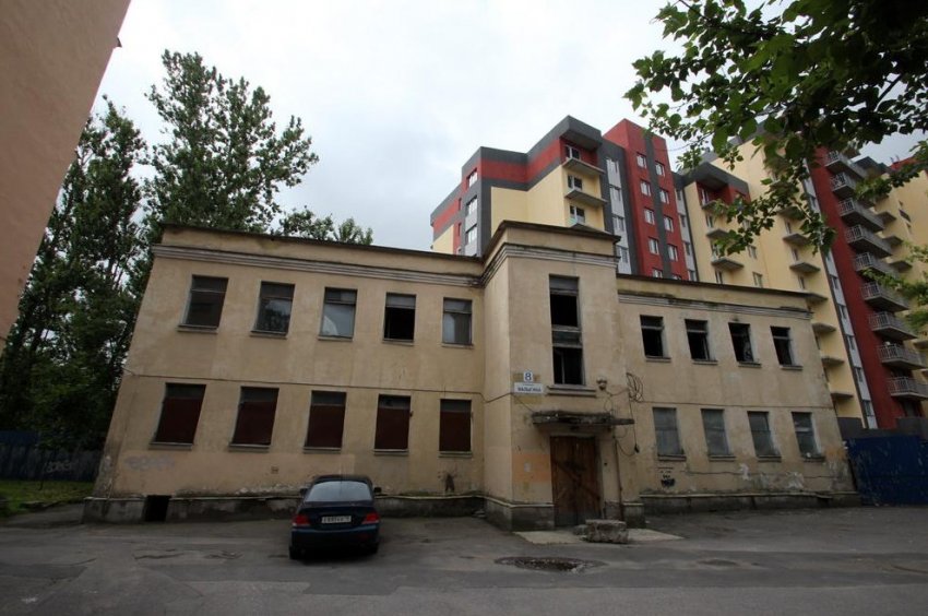 На улице Малыгина снесли аварийный дореволюционный дом - «Свежие новости строительства»