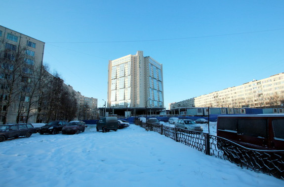 На проспекте Большевиков завершается строительство дома-замка - «Свежие новости строительства»