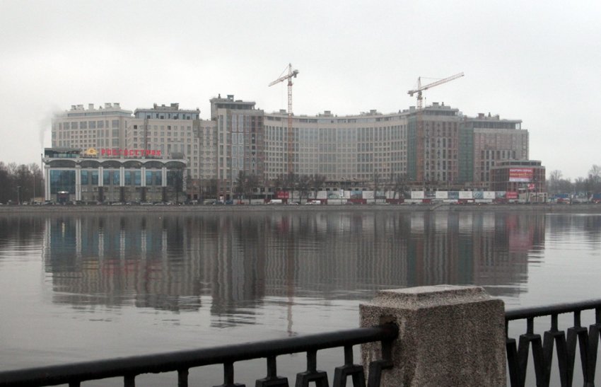 На Ушаковской набережной сдан еще один жилой дом в виде омеги - «Свежие новости строительства»