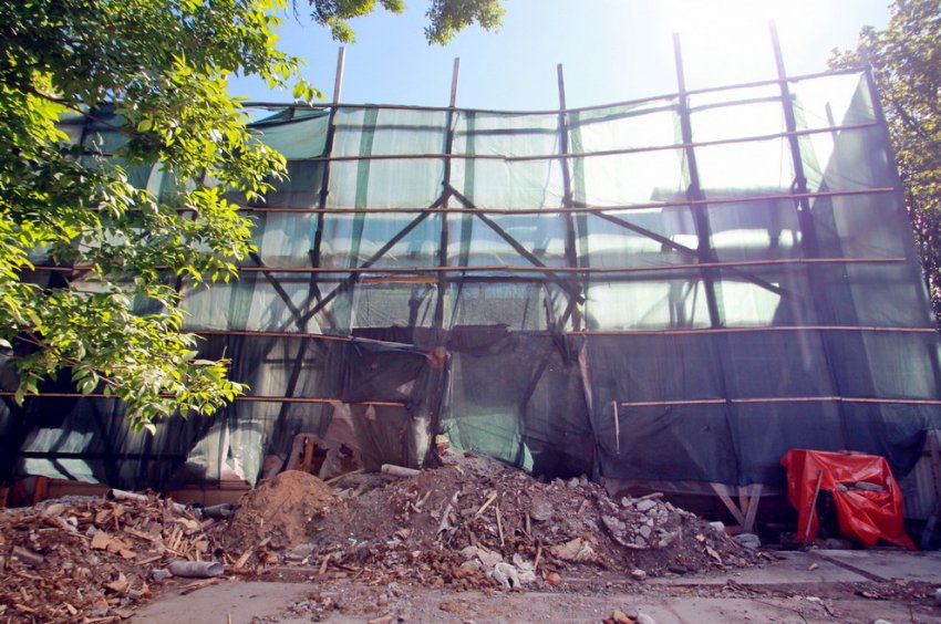 Резной дом на Лихардовском канале в Петергофе частично разобрали - «Свежие новости строительства»