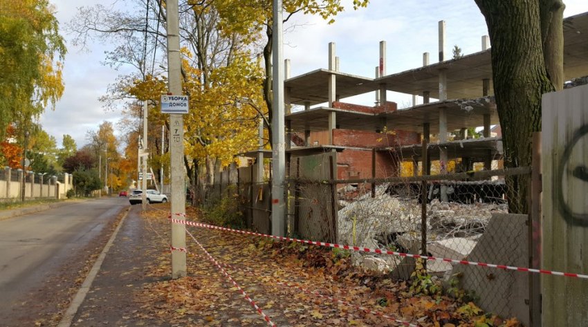 На Межозерной улице в Шувалове сносят незаконный самострой - «Свежие новости строительства»