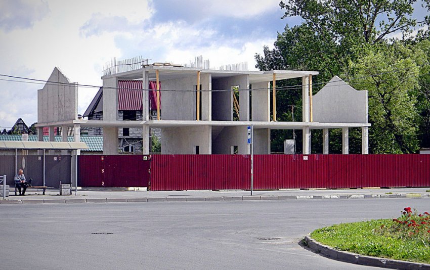 В Старом Петергофе на месте сгоревшего кафе строят двухэтажный банк - «Свежие новости строительства»