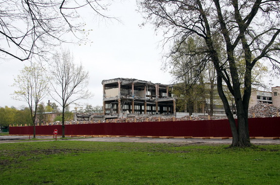 «Терминатор» сносит фабрику на Ждановке ради жилья Стройтреста - «Свежие новости строительства»