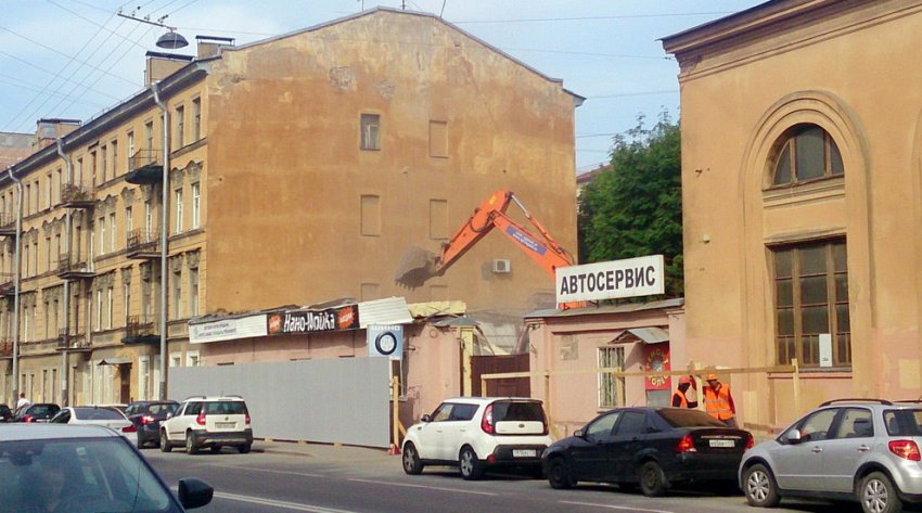 На углу Лодейнопольской и Петрозаводской сносят нежилые здания - «Свежие новости строительства»