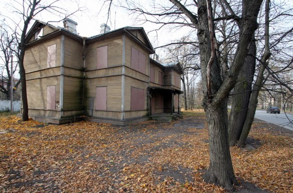 Дом Гана на Собственном проспекте в Петергофе продадут с молотка - «Свежие новости строительства»