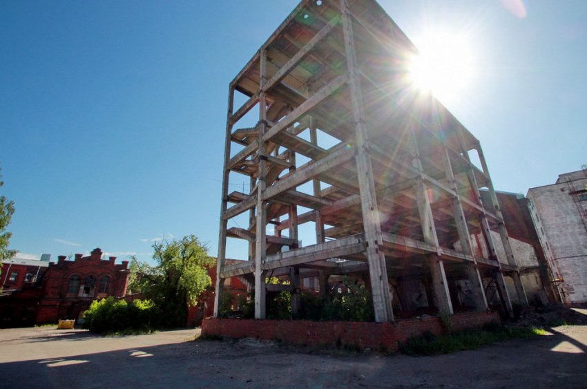 Во дворе на Уральской улице доделывают советский недострой - «Свежие новости строительства»