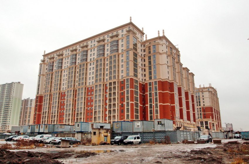 На улице Дыбенко завершили строить неоклассический жилой комплекс - «Свежие новости строительства»