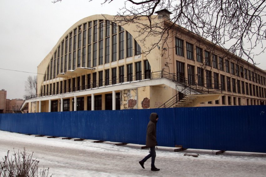 В ходе реконструкции бассейна на Литовской с фасадов ушла пластика - «Свежие новости строительства»