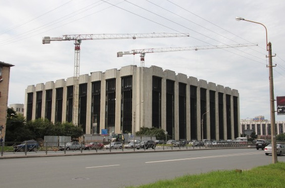 «Адамант» продолжает незаконно реконструировать бизнес-центр на Победы - «Свежие новости строительства»