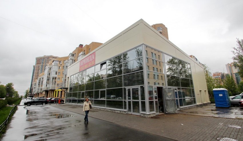 На Пулковской достроили торговый центр, повредивший детскую площадку - «Свежие новости строительства»