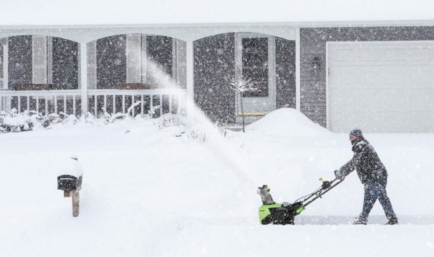 Подготовка к зиме: как выбрать снегоуборщик - «Строим Дороги»