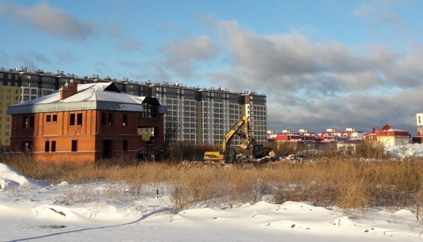 На улице Маршала Мерецкова сносят недостроенные коттеджи - «Свежие новости строительства»