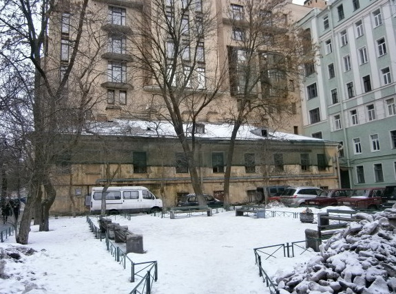 Флигель-памятник на 4-й линии В. О. продолжает разрушаться - «Свежие новости строительства»