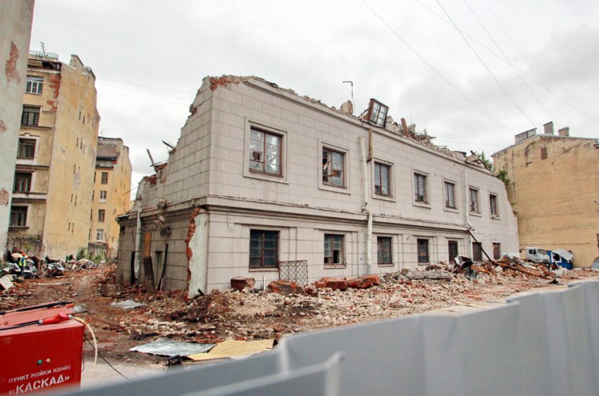 На Малодетскосельском проспекте сносят сталинский телефонный узел - «Свежие новости строительства»