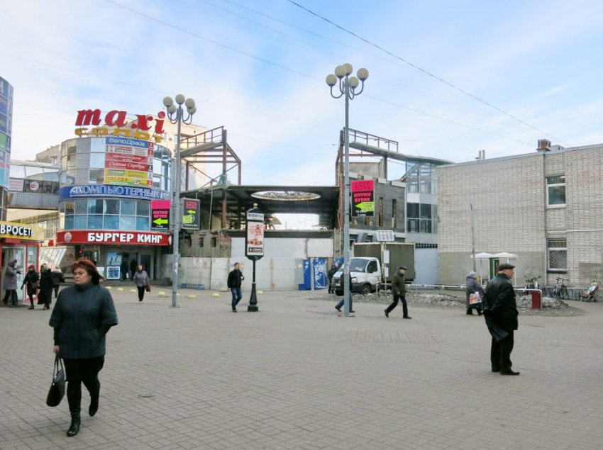 У «Приморской» рушат недоснесенный самострой торгового центра - «Свежие новости строительства»